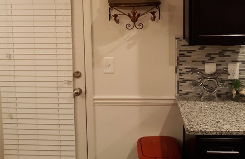 Lithonia Casa | Limpio y una casa adosada bien cuidada de 3 dormitorios 2. 5 baños en un excelente vecindario