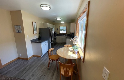 Myrtletown Casa | Clean and Bright Cottage, 3 bedroom with Laundry