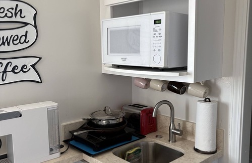San Carlos Apartamento | Clean and comfortable suite in mid SF peninsula! Private and well located.