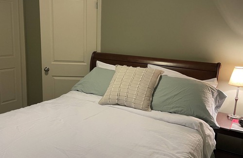 Pemberton Casa | Clean and Comfortable base for a family/group of 5.