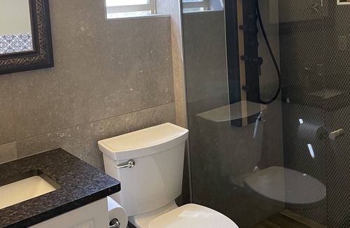 Pemberton Casa | Clean and Comfortable base for a family/group of 5.