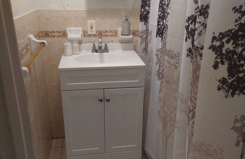 Queens Casa | Clean and comfortable entirely apartment near JFK, Family oriented.