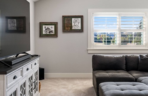 Lake Shore Casa | Clean and Comfortable Family Stay Close to Everything!