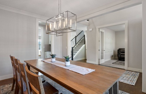 Lake Shore Casa | Clean and Comfortable Family Stay Close to Everything!