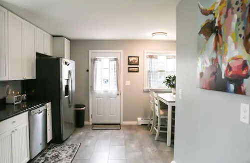 North East Casa | Clean and Cozy 2 BR home blocks away from downtown