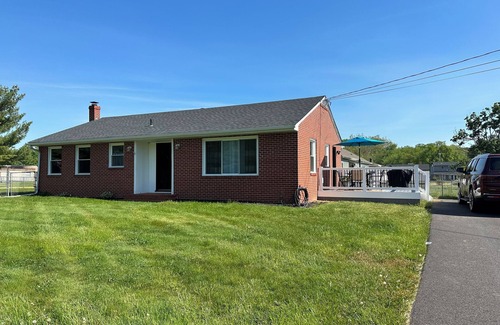 North East Casa | Clean and Cozy 2 BR home blocks away from downtown