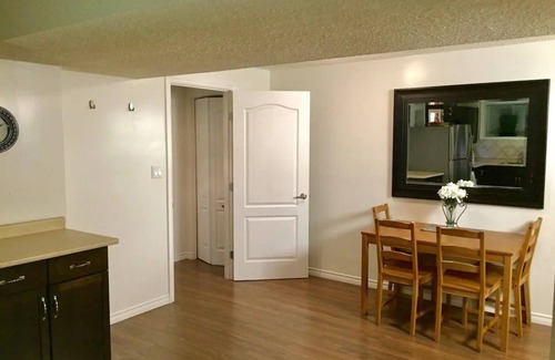 Midnapore Apartamento | Limpio y acogedor: 2 baños privados / 2 baños completos Suite privada GRAN PISO Lavandería Cocina completa