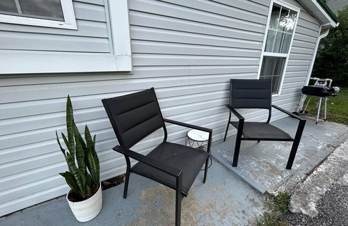 Williamsburg Casa | Clean and cozy 4 Bed, 2 Bath home- Sleeps 11- Close to university-