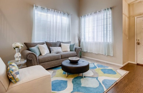 Aurora Casa | Increíble subdivisión Summerhill de 2 pisos