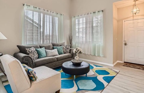 Aurora Casa | Increíble subdivisión Summerhill de 2 pisos