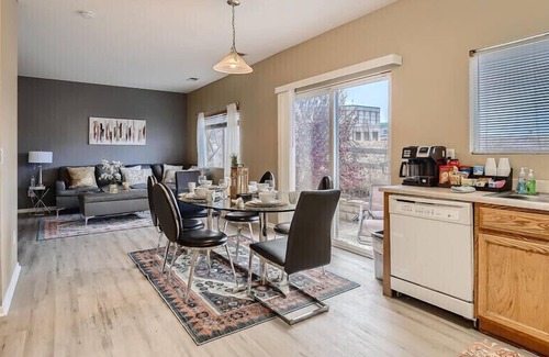 Aurora Casa | Increíble subdivisión Summerhill de 2 pisos