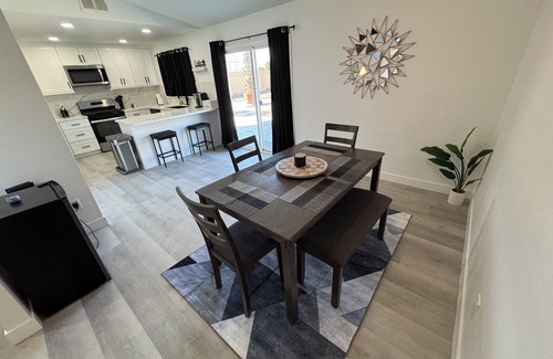 Hesperia Casa | Clean and Modern 4 Bedroom vacation home