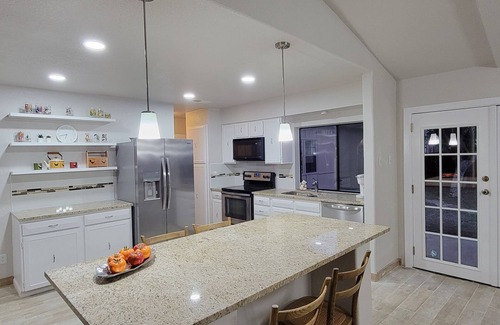 Garland Casa | Clean and Neat. Full home