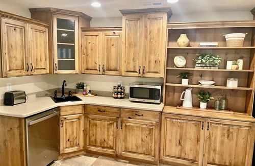 Orchard South Casa | Clean and pretty 1-bedroom basement with AC, WiFi in ideal location in Orem
