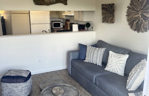 Imperial Beach Apartamento | Clean and spacious unit with private balcony 1.5 blks from the beach!