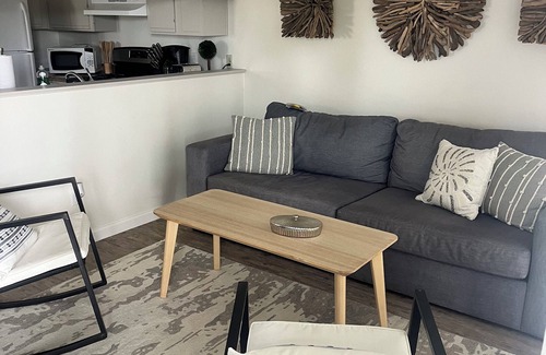 Imperial Beach Apartamento | Clean and spacious unit with private balcony 1.5 blks from the beach!