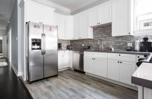 Faubourg Delassize Casa | Clean and spacious home w/ incredible kitchen. Walk to Garden District!