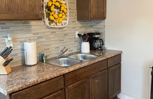 Lake Station Casa | Clean Apartment close to 80/94, I65 Lake Station 2751 DeKalb 1 bed