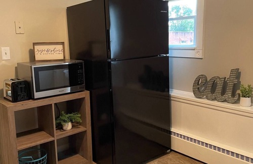 Lake Station Casa | Clean Apartment close to 80/94, I65 Lake Station 2751 DeKalb 1 bed