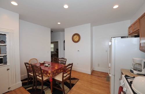 Somerville Apartamento | Apt cerca de Boston / Cambridge, Harvard, MIT con estacionamiento - ¡Excelentes comentarios!