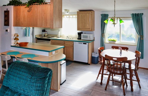 Grayland Cabaña | CLEAN Beach Cottage + Beach Path!