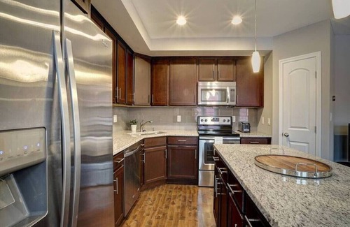 Mount Auburn Apartamento | Clean & Bright 2BR near downtown