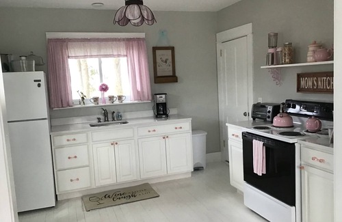 Boothbay Harbor Casa | Casa recientemente renovada - ¡A poca distancia de TODO!