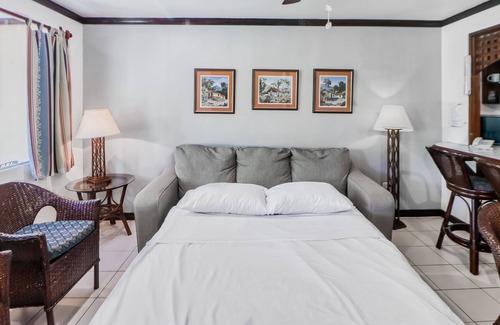 Damas Condominio | Clean & Bright Getaway W/ Shared Pool, Lush Gardens, & Ideal Location Near Town!