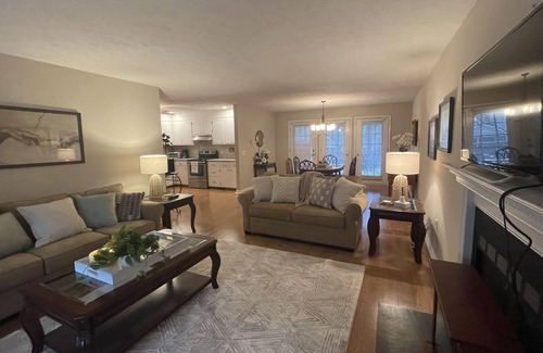 Houndslake Casa | Clean Bright Newly Renovated Home