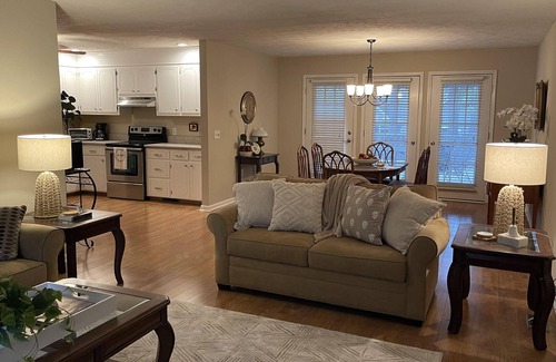 Houndslake Casa | Clean Bright Newly Renovated Home
