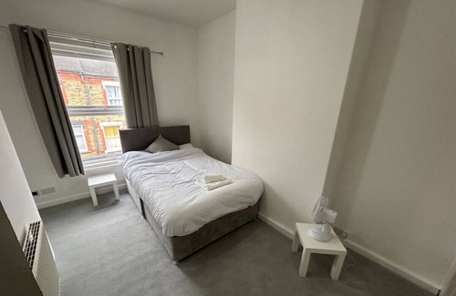 Stoke-on-Trent Casa | Clean Budget Accommodation