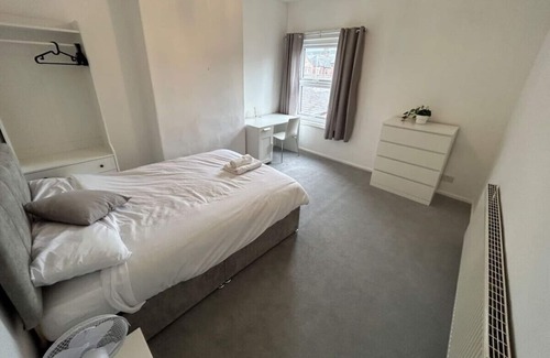 Stoke-on-Trent Casa | Clean Budget Accommodation