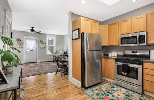 West Seventh Casa | CLEAN comfortable 2BR GREAT BEDS and bedding. WALK to EXCEL and DT St Paul!