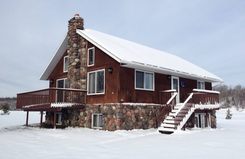 Wakefield Chalet De Esquí | Limpio, espacioso, tranquilo y privado de la zona, a poca distancia Indianhead Mountain