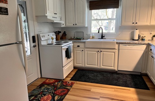 New Bern Casa | Clean Comfortable Corner Home in Colonial Capital of New Bern