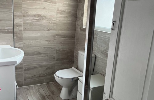 Coventry Casa | Clean comfortable double bed