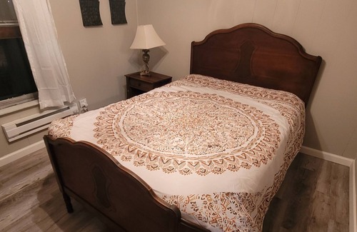 Two Rivers Apartamento | Clean & Comfortable - Lincoln St Upper Apt - Walk to the Beach and Downtown!