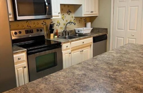 Valdosta Apartamento | Clean & Comfy 3 BR 2 Bath Townhouse W/ Amenities
