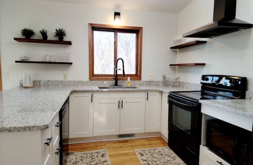 Eagan Casa | Clean, Comfy, digs close to all the attractions