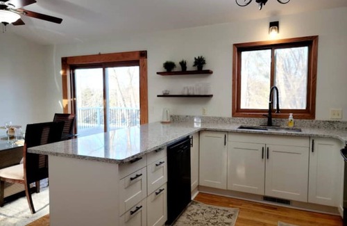 Eagan Casa | Clean, Comfy, digs close to all the attractions
