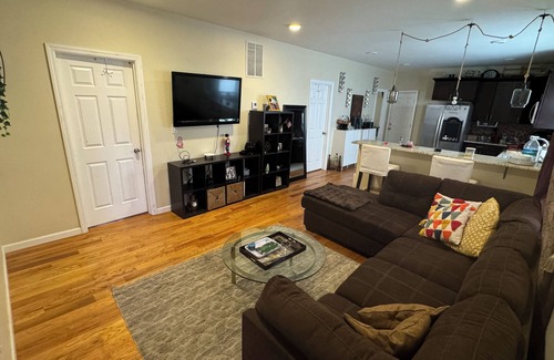 Linden Apartamento | Clean comfy smoke friendly 2 bedroom stay