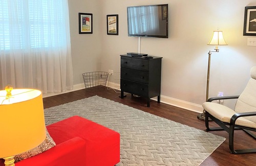 Concord Apartamento | Limpio, conveniente, privado, cerca de muchas atracciones del área: carreras, compras