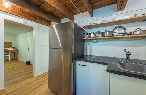 Mars Hill Cabaña | Clean, Conveniently Located, and Pet-Friendly in Mars Hill