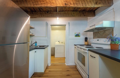 Mars Hill Cabaña | Clean, Conveniently Located, and Pet-Friendly in Mars Hill