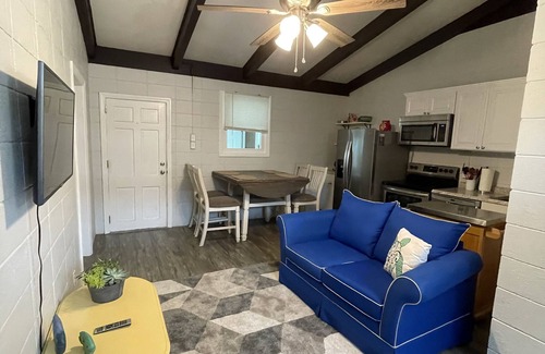 Crescent Beach Cabaña | Clean, cozy beach cottage/pets ok