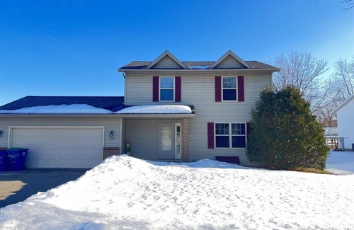 Wausau Casa | "Clean & Cozy Home"- 7 min from Granite Peak Ski Area, Rib Mountain!