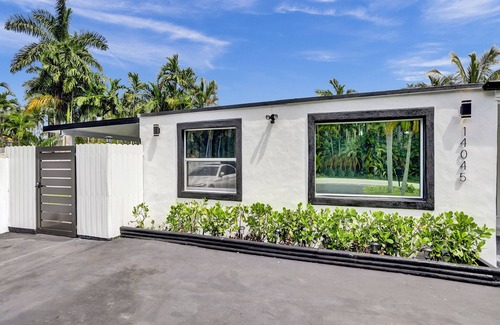 Golden Glades Apartamento | Clean & Cozy Miami 2BR APT