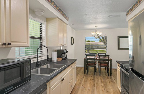 Rockledge Casa | Clean & Cozy, near USSSA, Viera and Beaches!