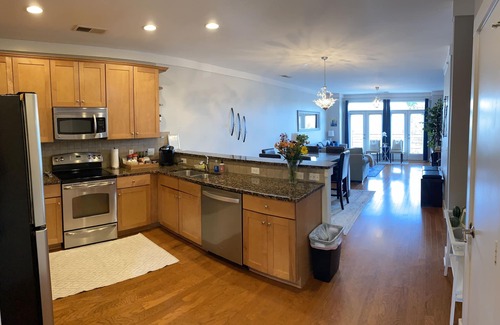 Mount Mourne Condominio | CLEAN!!! Downtown Davidson Condo - Style, Comfort, and Location you can't beat!