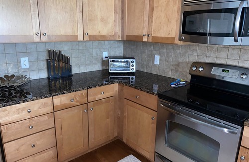 Mount Mourne Condominio | CLEAN!!! Downtown Davidson Condo - Style, Comfort, and Location you can't beat!